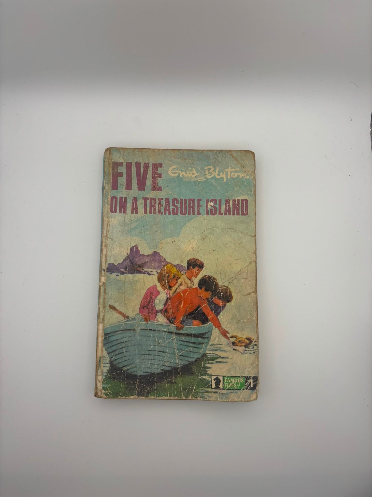 Famous Five: Five on a Treasure Island