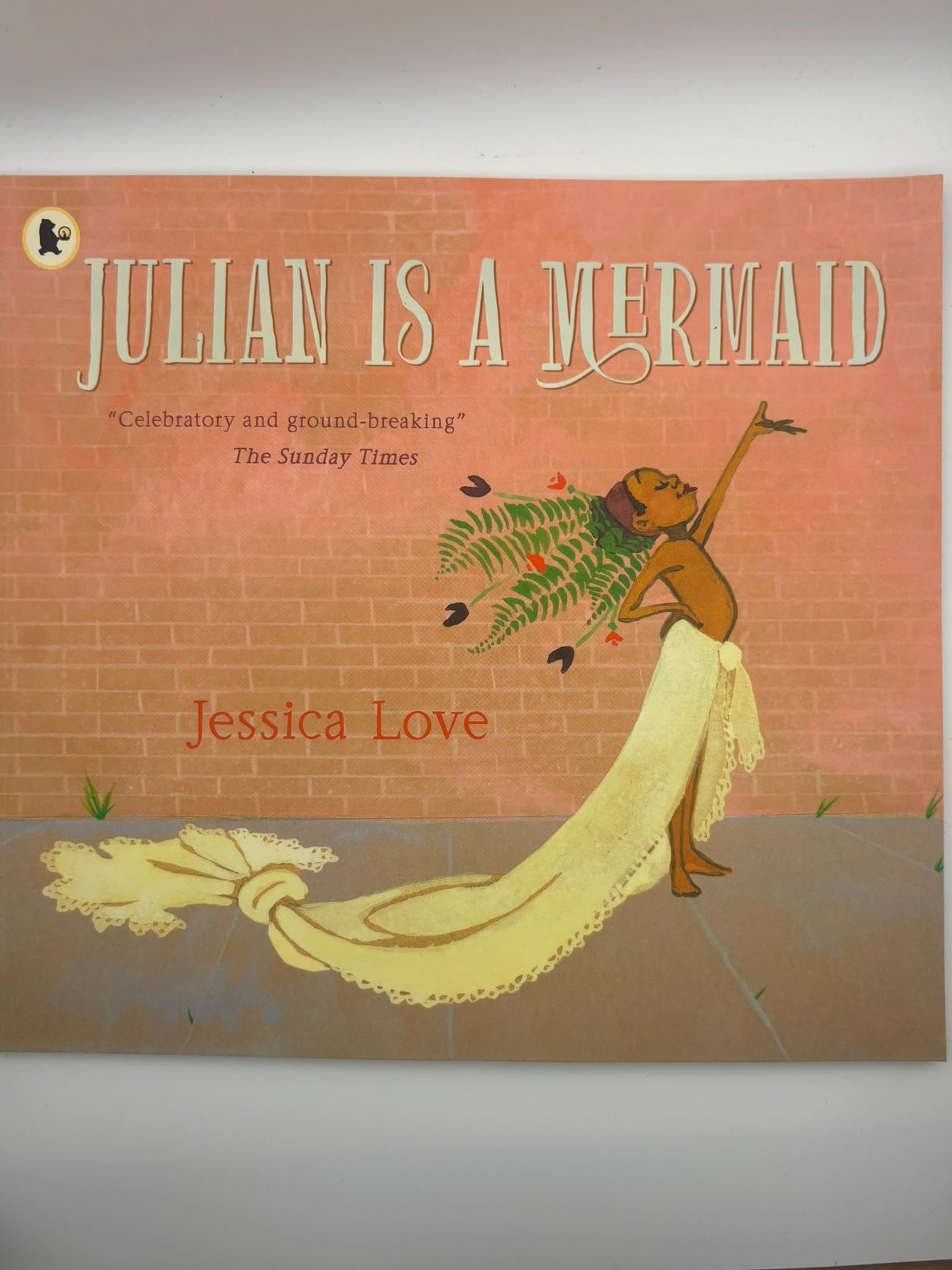 Julián Is a Mermaid