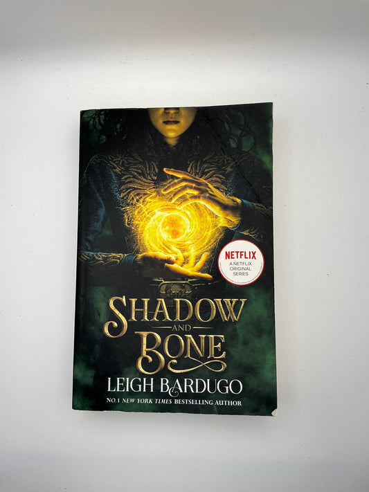 Shadow and Bone Trilogy: Shadow and Bone