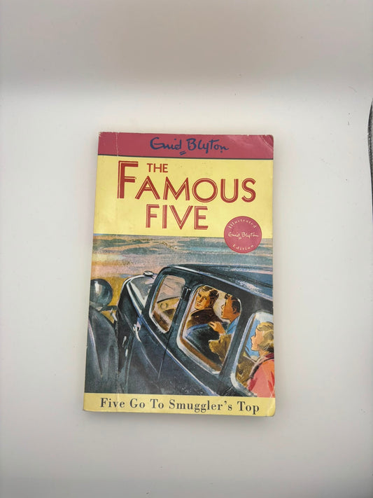 Famous Five: Famous Five: Five Go To Smuggler's Top: Book 4