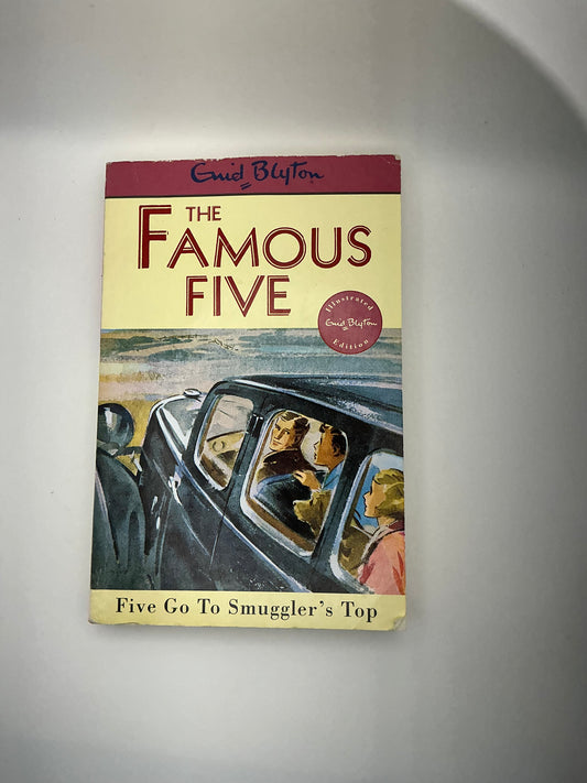 Famous Five: Famous Five: Five Go to Smuggler's Top: Book 4 Book 4 Famous Five: Five Go to Smuggler's